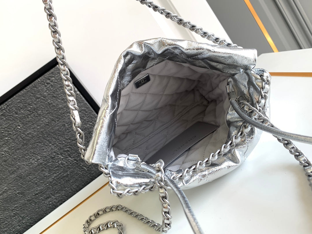 CHANEL 22 BAG IN SILVER SHINY CALFSKIN AND GOLD METAL