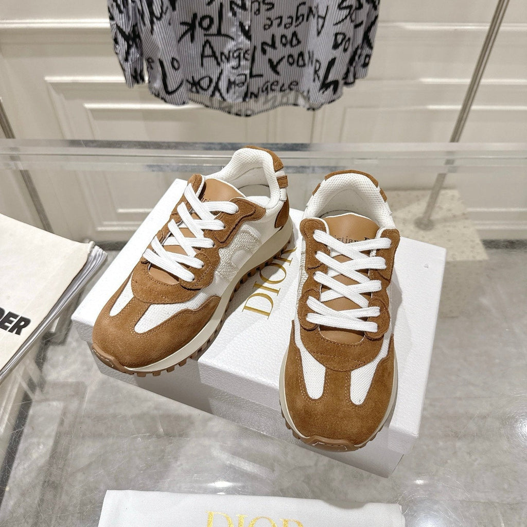 DIOR 25S C'EST  SNEAKER IN WHITE HAZELNUT CALFSKIN AND SUEDE