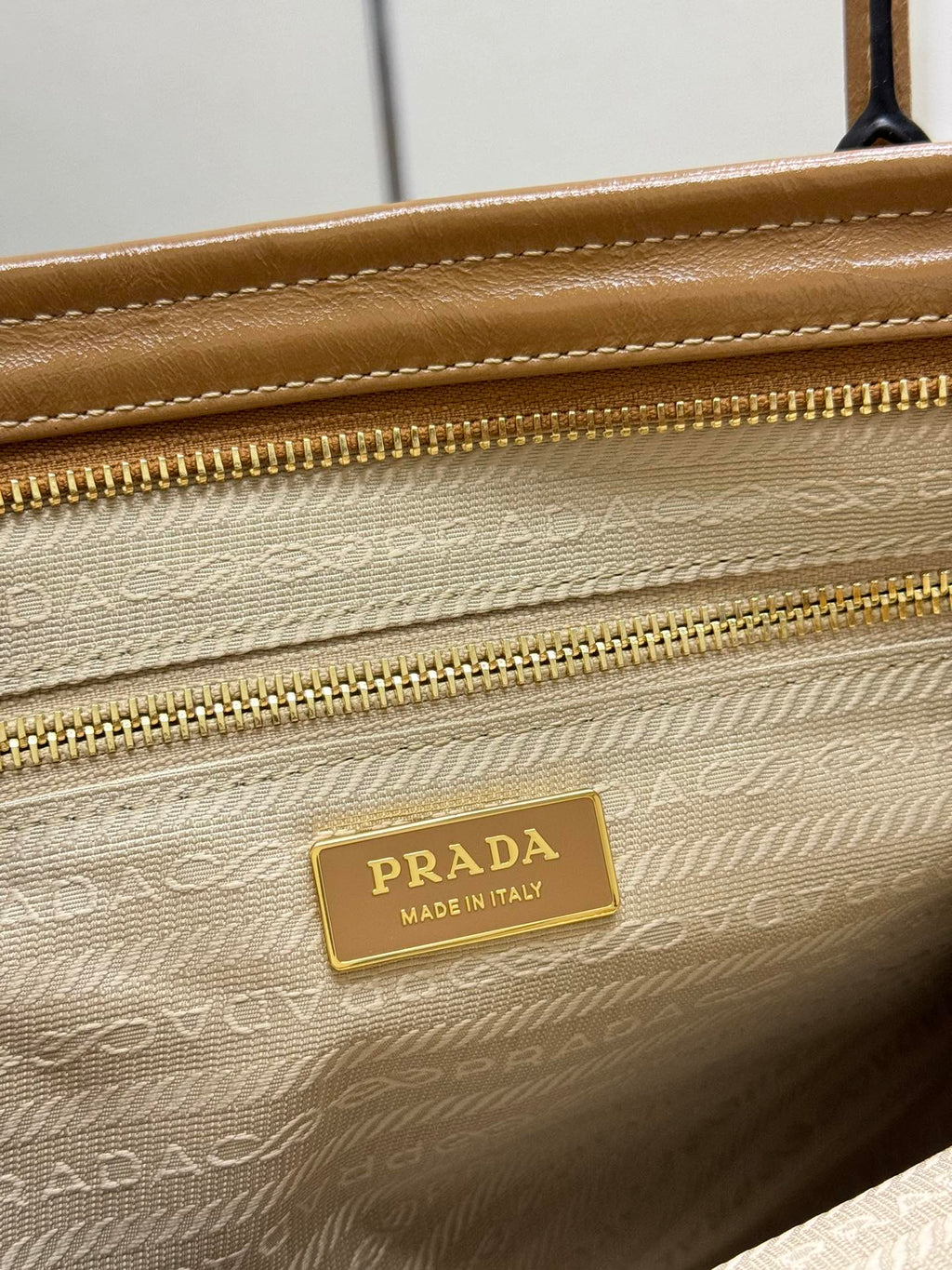 PRADA 25S BONNIE LARGE HANDBAG 38 IN GOLDEN BROWN CALFSKIN GOLD HARDWARE