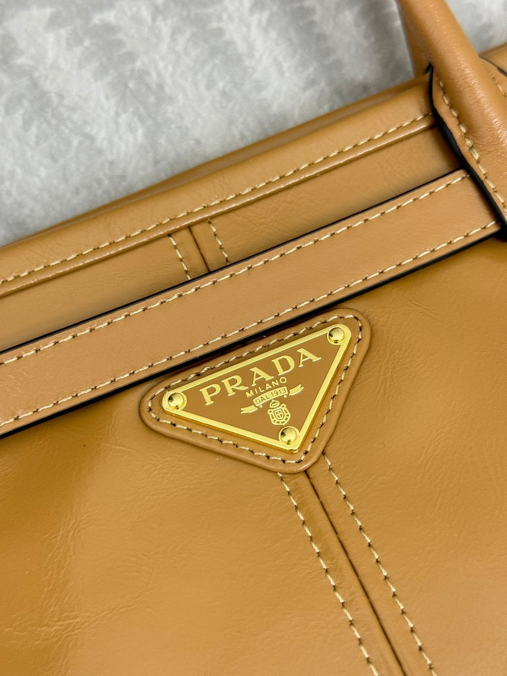 PRADA 25S LUX SOFT BAG 42 IN CARAMEL GLOSSY CALFSKIN GOLD HARDWARE