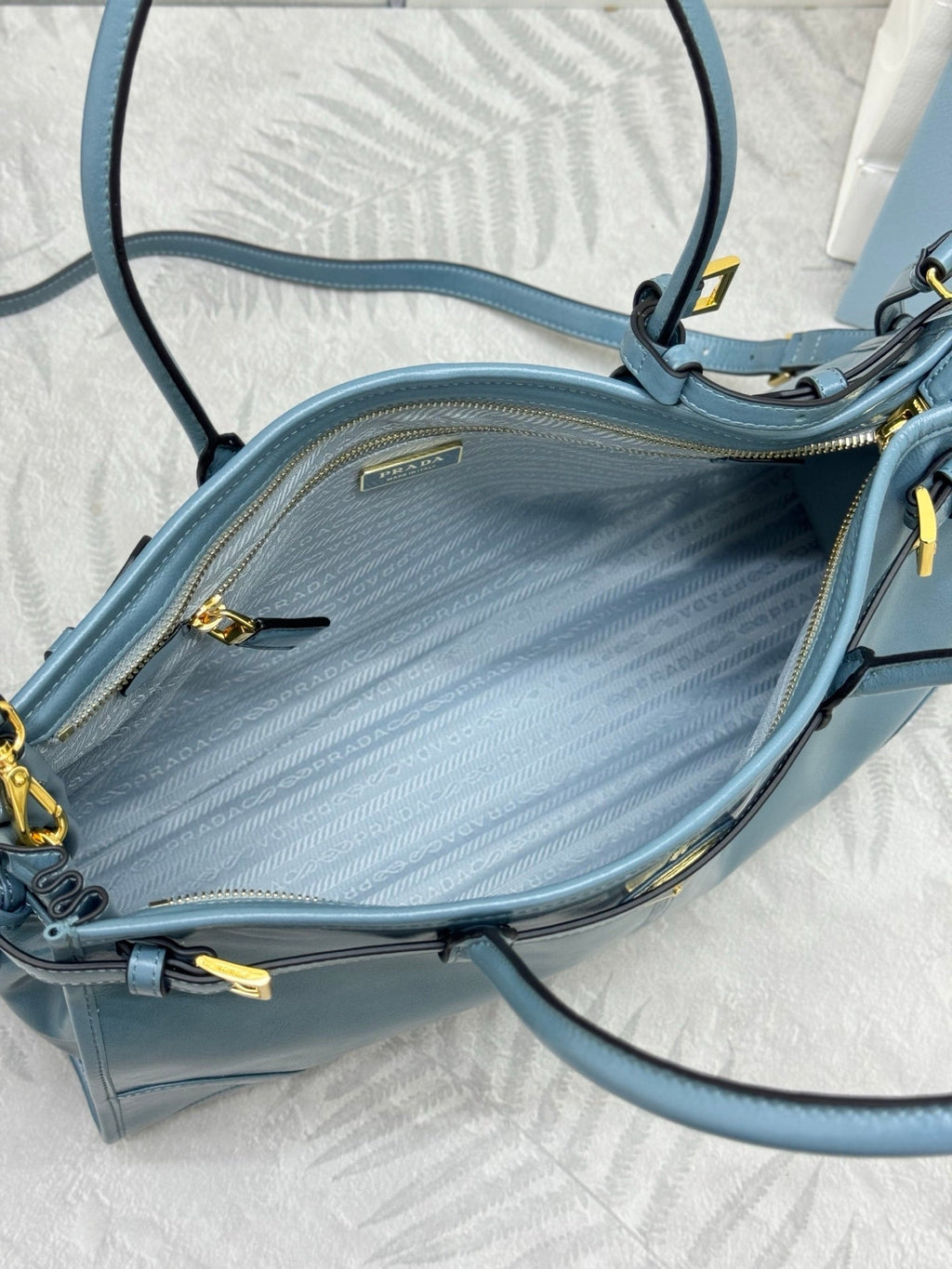 PRADA 25S BONNIE LARGE HANDBAG 38 IN LIGHT BLUE GLOSSY CALFSKIN GOLD HARDWRE
