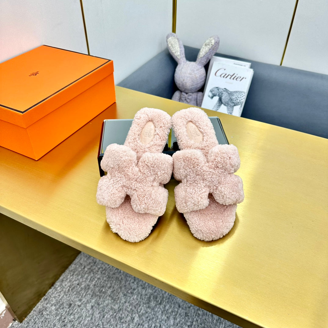HERMES 0RAN SHEARLING SANDALS LIGHT PINK