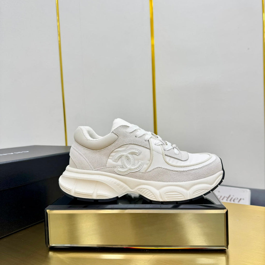 CHANEL SNEAKER IN PALE GRAY SUEDE AND MESH