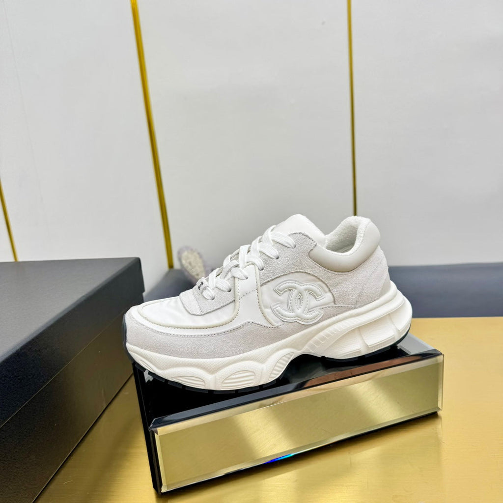 CHANEL SNEAKER IN PALE GRAY SUEDE AND MESH