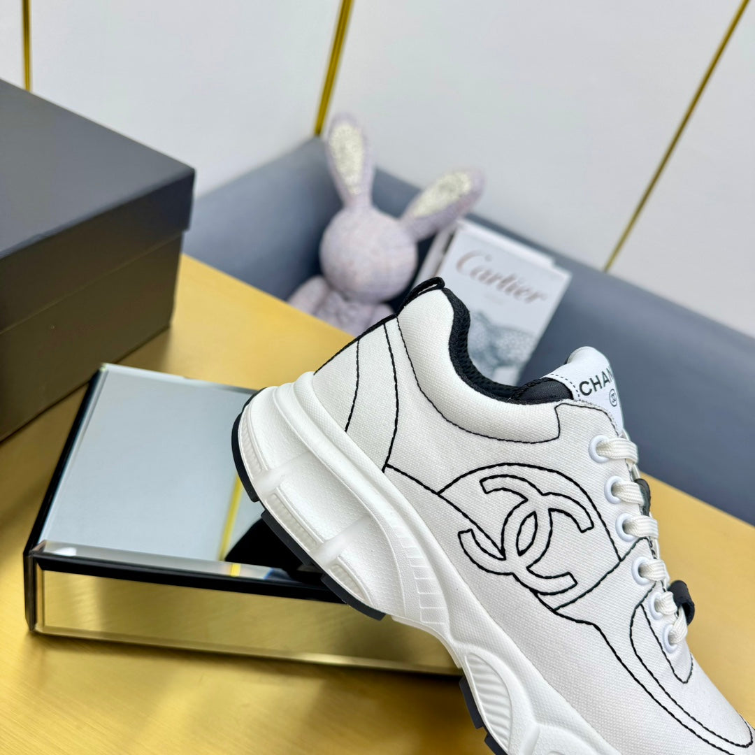 CHANEL SNEAKER IN WHITE MIX BLACK BREATHABLE FABRIC