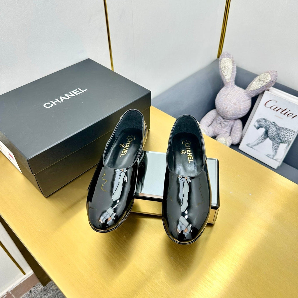 CHANEL SIMPLE FLATS 25S IN BLACK GLOSSY LEATHER