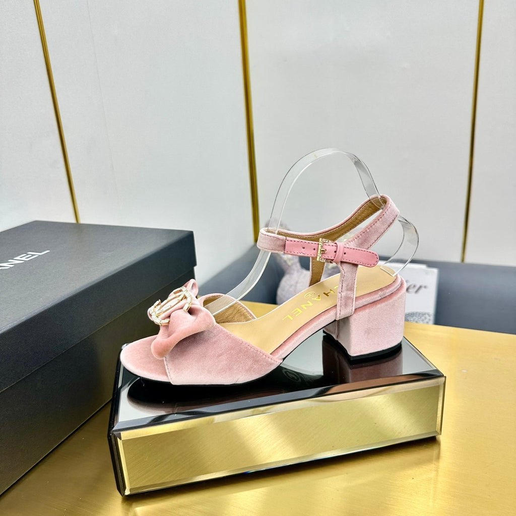 CHANEL BOWKNOT RHINESTONES MID HEEL SANDAL IN LIGHT PINK VELVET