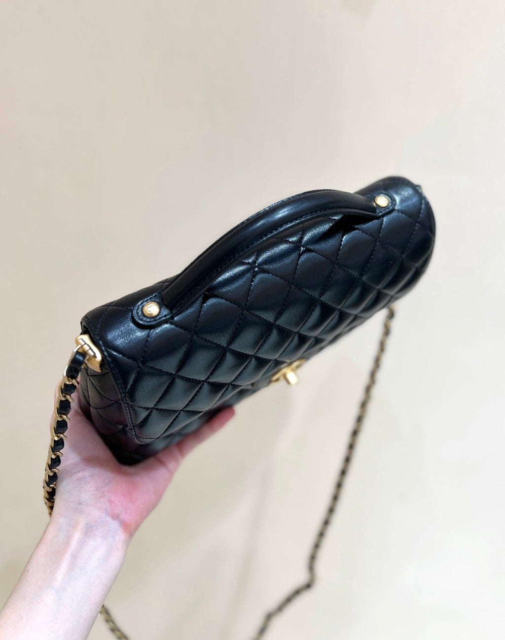 CHANEL QUILTED FLAP BAG WITH HANDLE 26 IN BLACK LAMBSKIN GOLD PLATED METAL