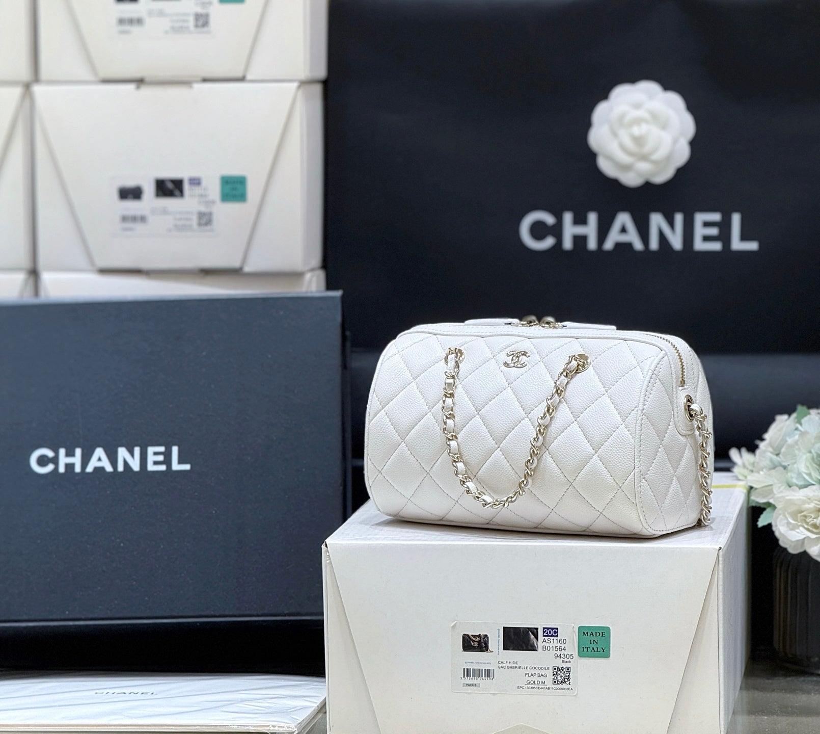 CHANEL 25S MINI BOWLING BAG 18 IN WHITE CALFSKIN GOLD HARDWARE