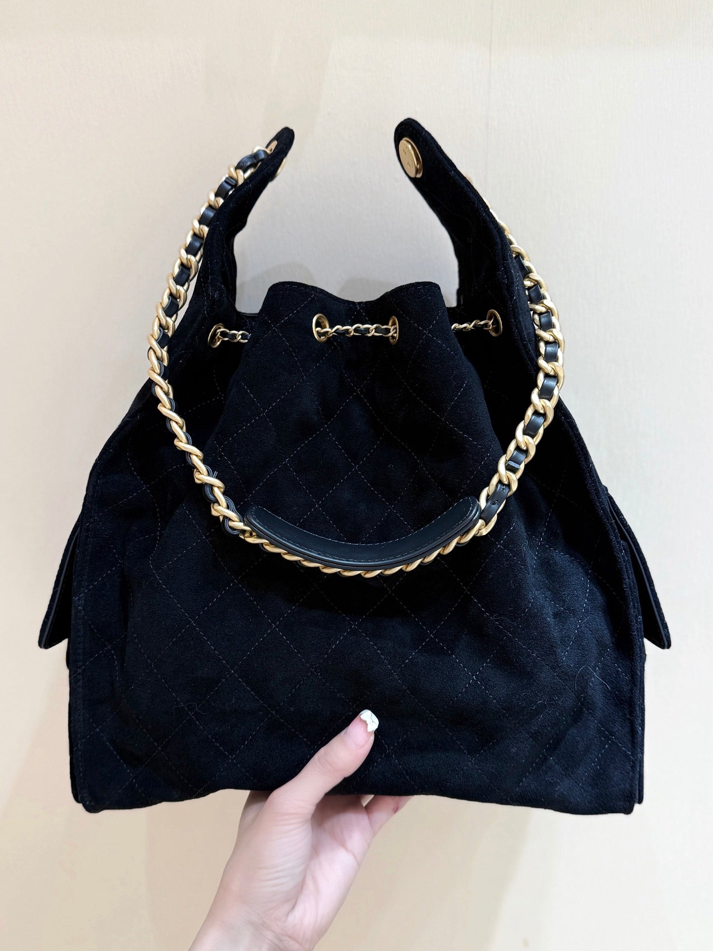 CHANEL 25 HANDBAG 40 IN BLACK SUEDE GOLD HARDWARE