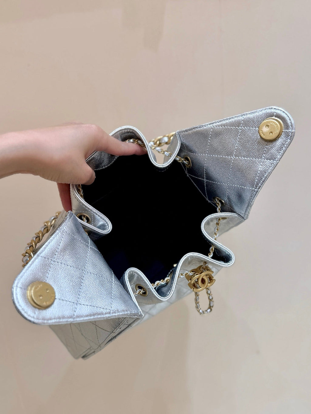 CHANEL 25 HANDBAG IN SILVER-TONE 30 GRAINED CALFSKIN GOLD HARDWARE