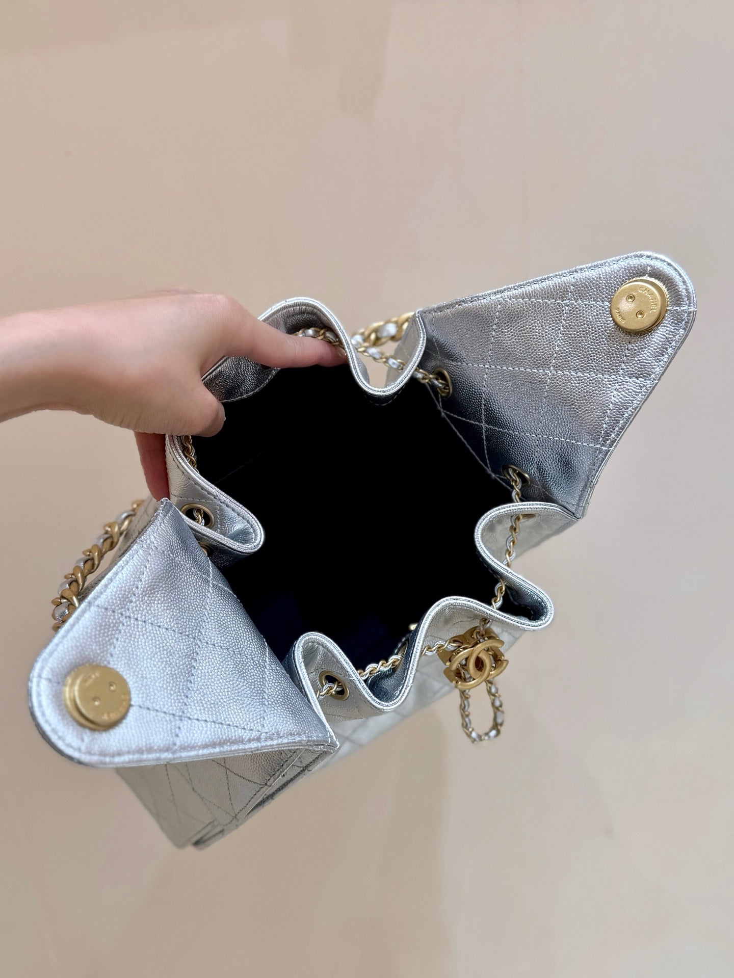 CHANEL 25 HANDBAG IN SILVER-TONE 30 GRAINED CALFSKIN GOLD HARDWARE