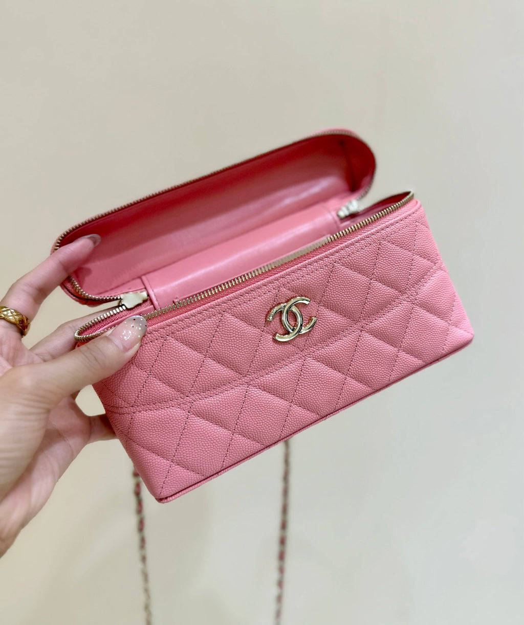 CHANEL VANITY CASE 19 IN CONTESSA PINK CALFSKIN GOLD-TONE METALLIC
