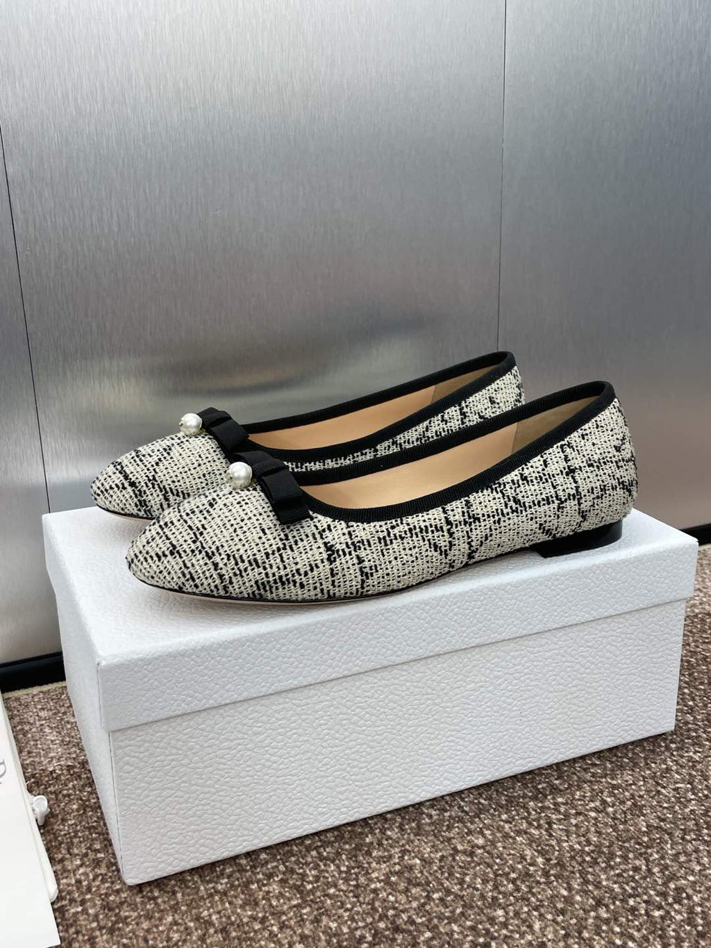 DIOR BALLET FLAT IN WHITE MIX BLACK EMBROIDERED CANNAGE TWEED