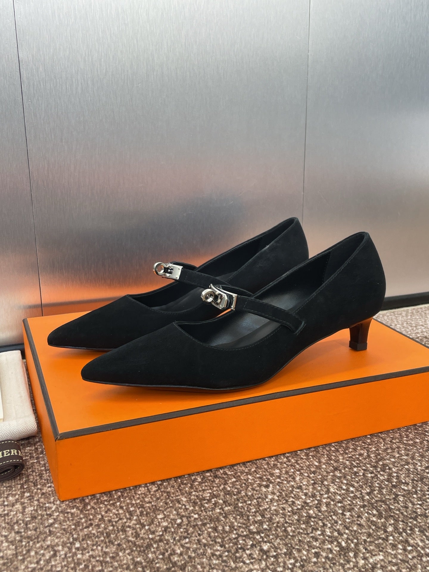 HERMES KIARA 40 MM PUMP IN BLACK SUEDE