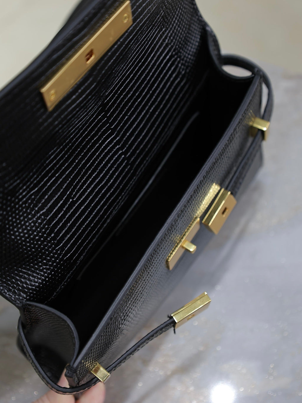 YSL 25S MINI MANHATTAN 19 IN BLACK SHINY CROCODILE CALFSKIN GOLD HARDWARE