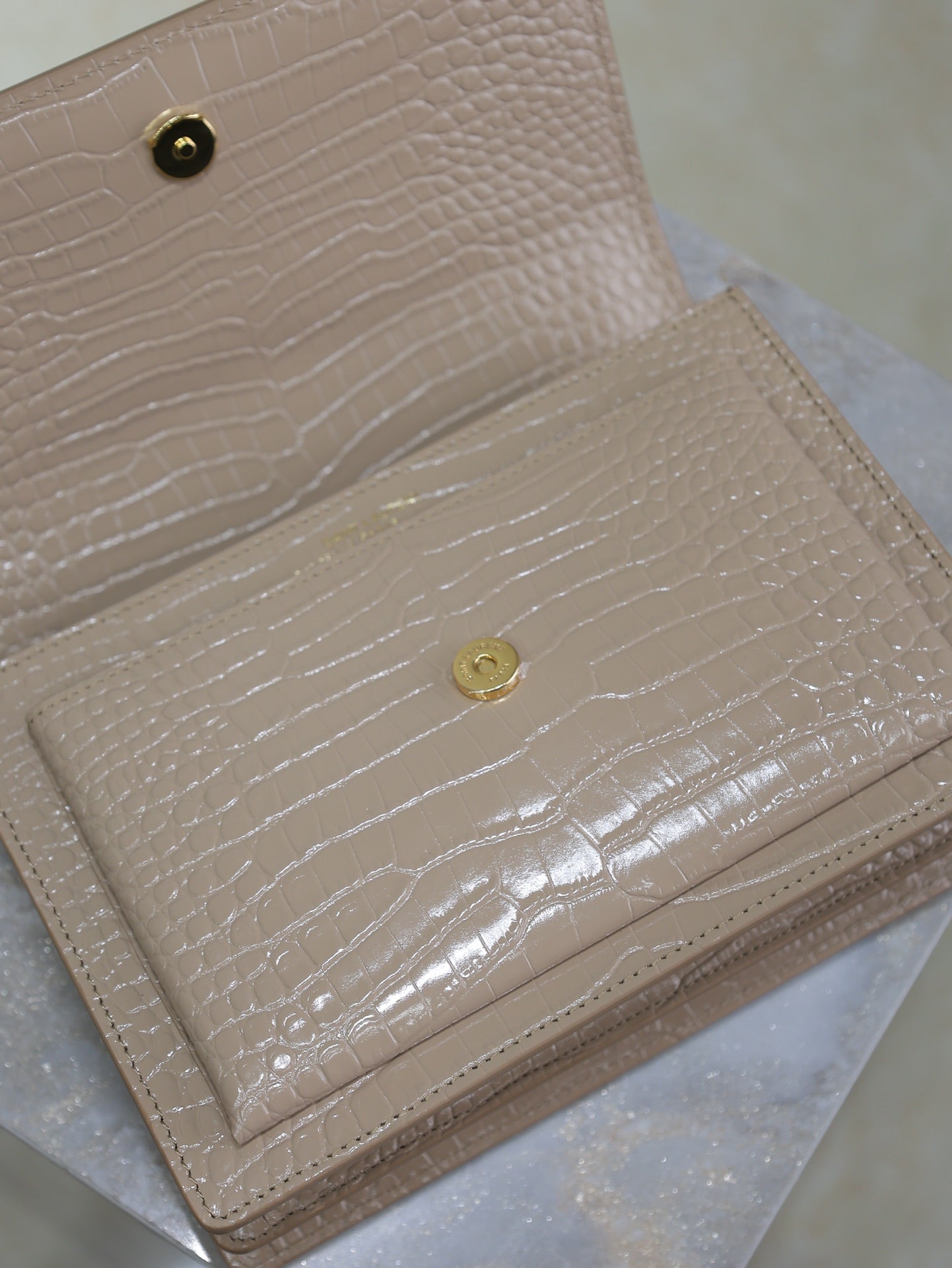 YSL 25S SUNSET MEDIUM 22 IN NUDE CROCODILE-EMBOSSED SHINY CALFSKIN GOLD HARDWARE