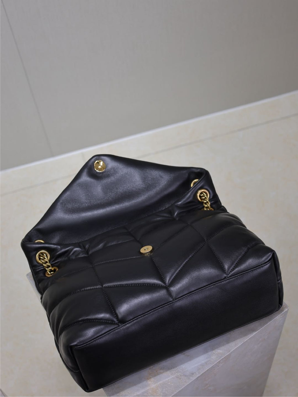 YSL 25S LOULOU PUFFER GM 35 IN BLACK CALFSKIN GOLD HARDWARE