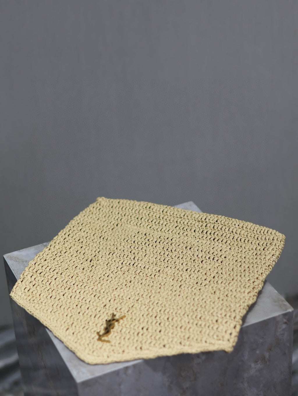 YSL 25S CASSANDRE LARGE ENVELOPE POUCH 29 IN NATURAL RAFFIA GOLD HARDWARE