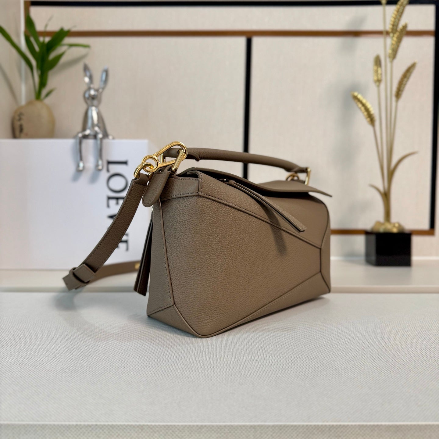 LOEWE 25S MEDIUM PUZZLE EDGE BAG 24 IN WALNUT BROWN CALFSKIN GOLD HARDWARE